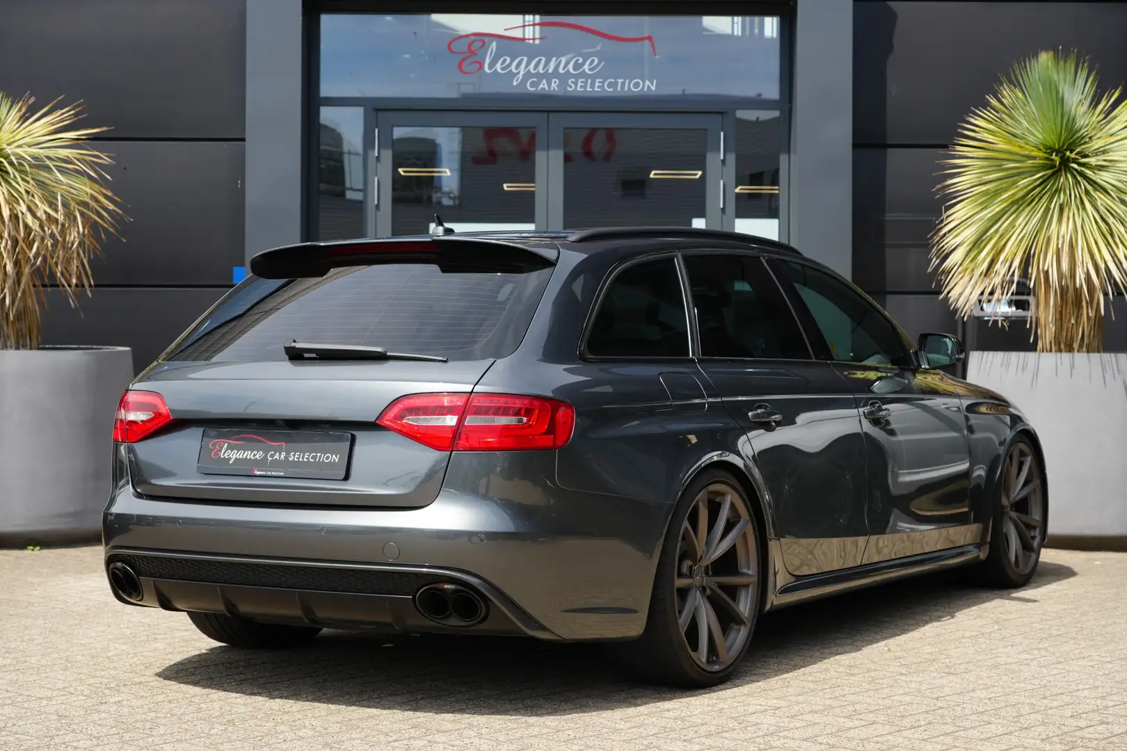 Audi RS4 Avant 4.2 FSI quattro 450pk Panoramadak/B&O/Akrapo Grau - 2