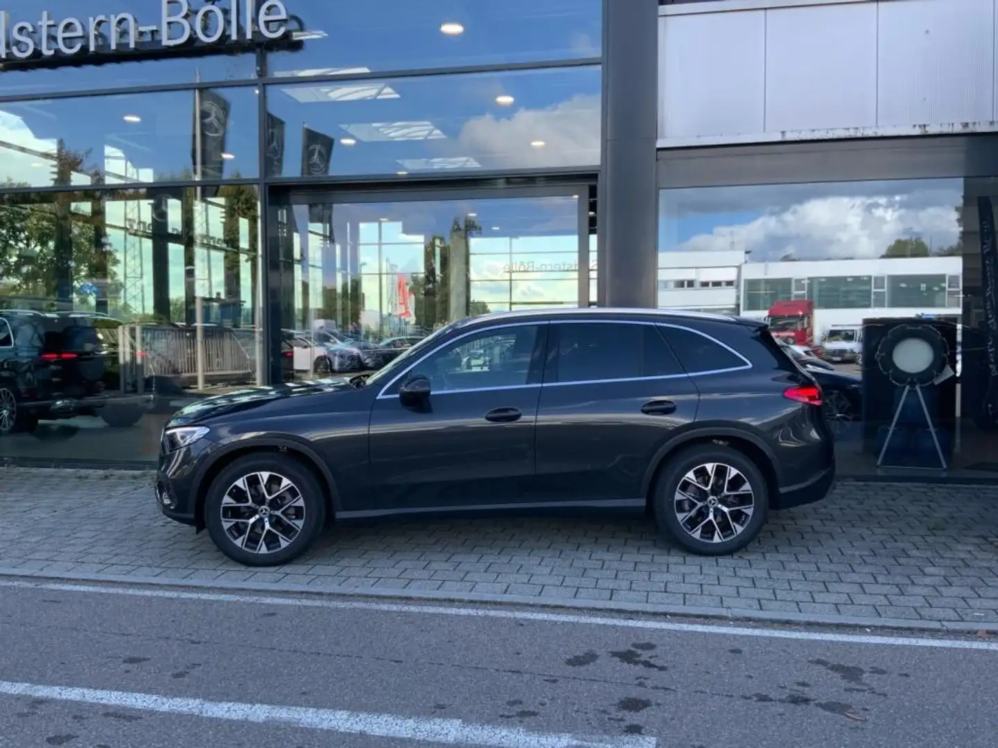 Mercedes-Benz GLC 200 d 4M +AVANTGARDE+SHZ+MEMORY+NAVI+AHK+PDC Grau - 2