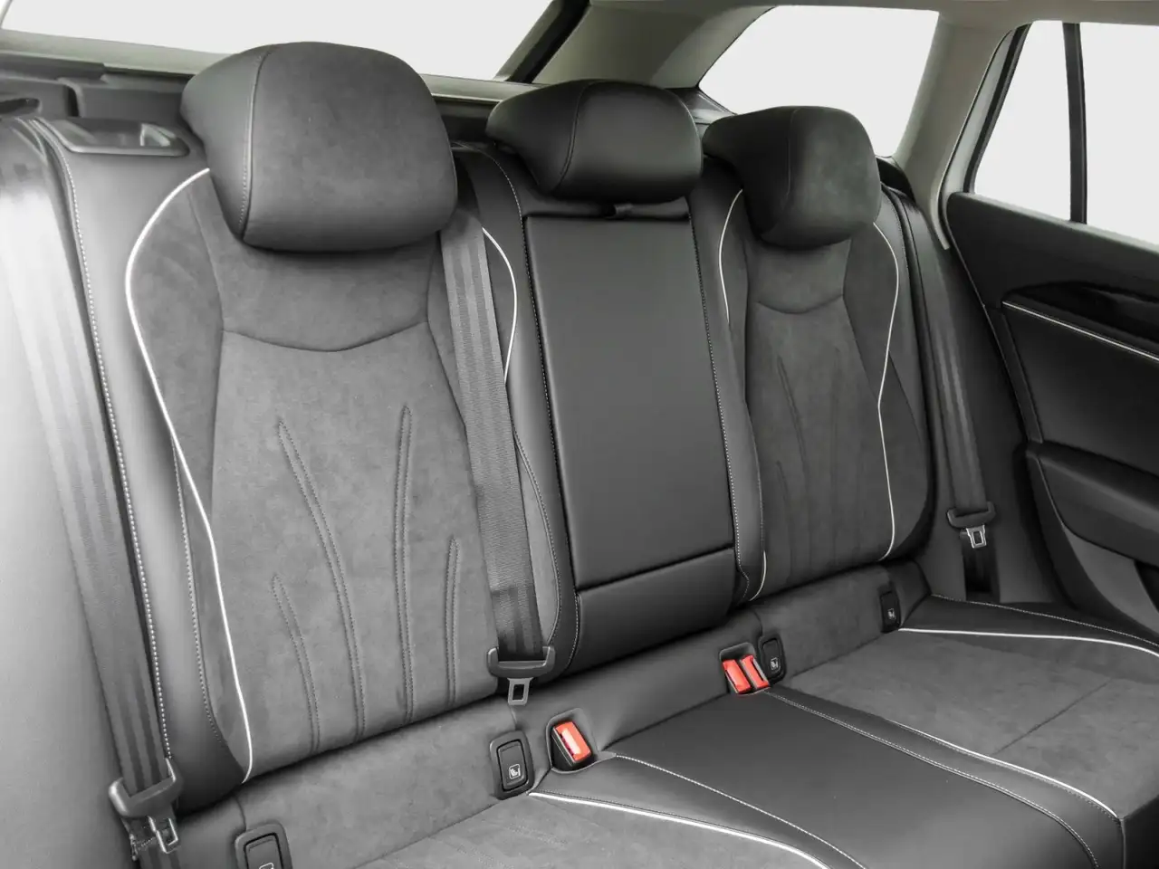 Volkswagen Passat Variant Business 1.5 TSI DSG IQ.Light AHK Navi TravelAss. 4
