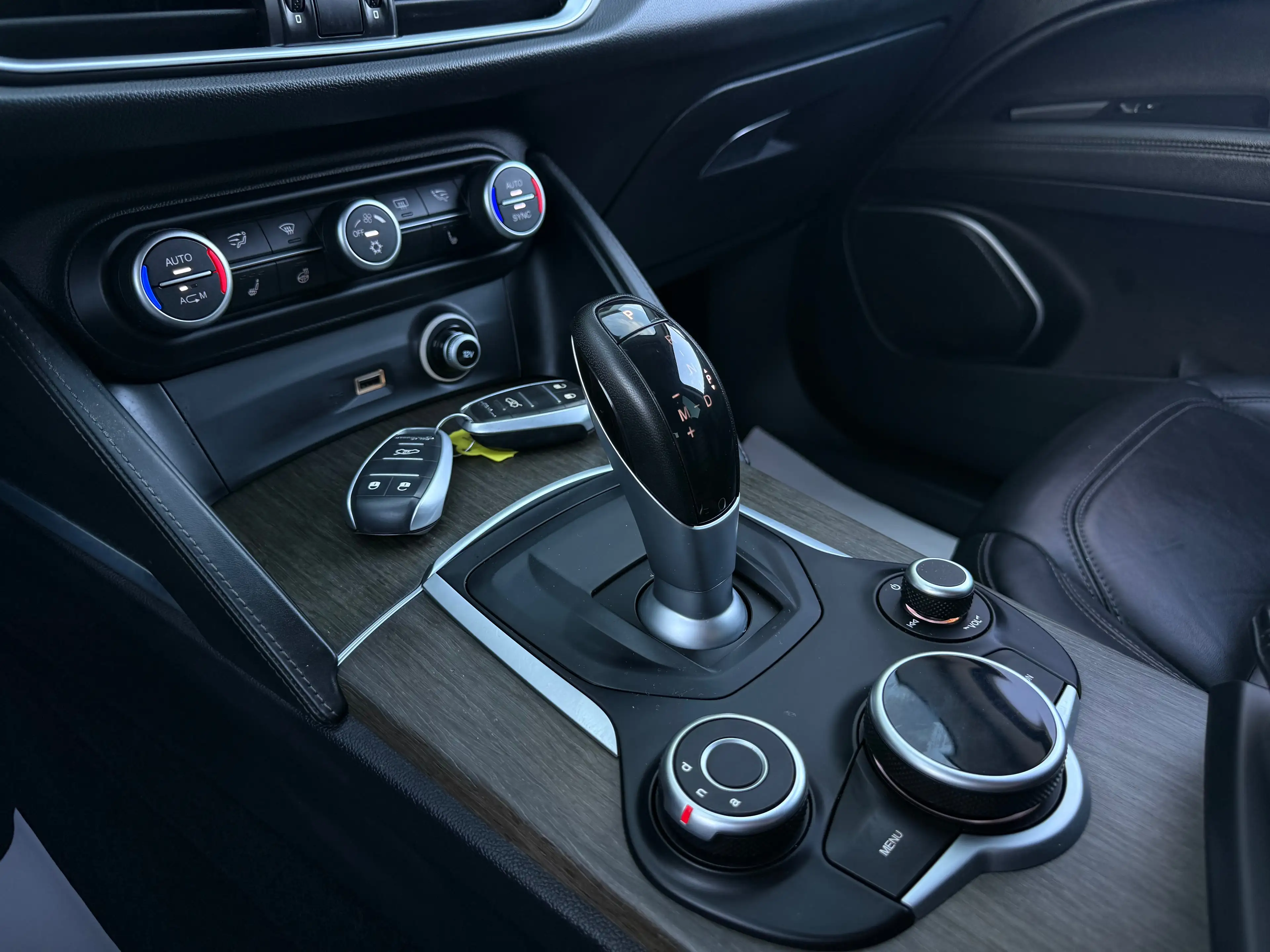 Alfa Romeo Stelvio First Edition Q4 / 2. Hand / Gepflegt / 8 Fach / AHK — photo 14