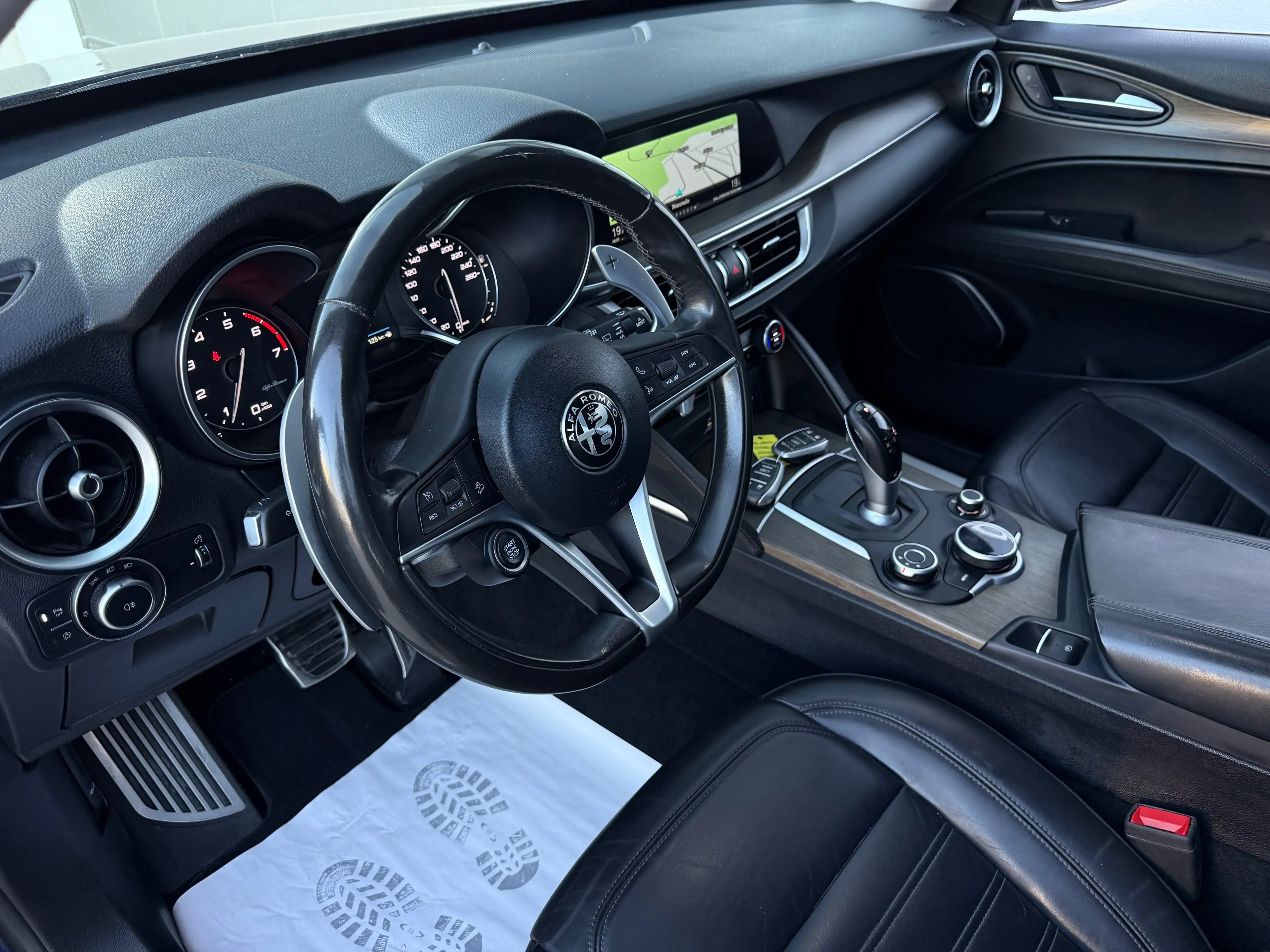 Alfa Romeo Stelvio First Edition Q4 / 2. Hand / Gepflegt / 8 Fach / AHK — photo 10