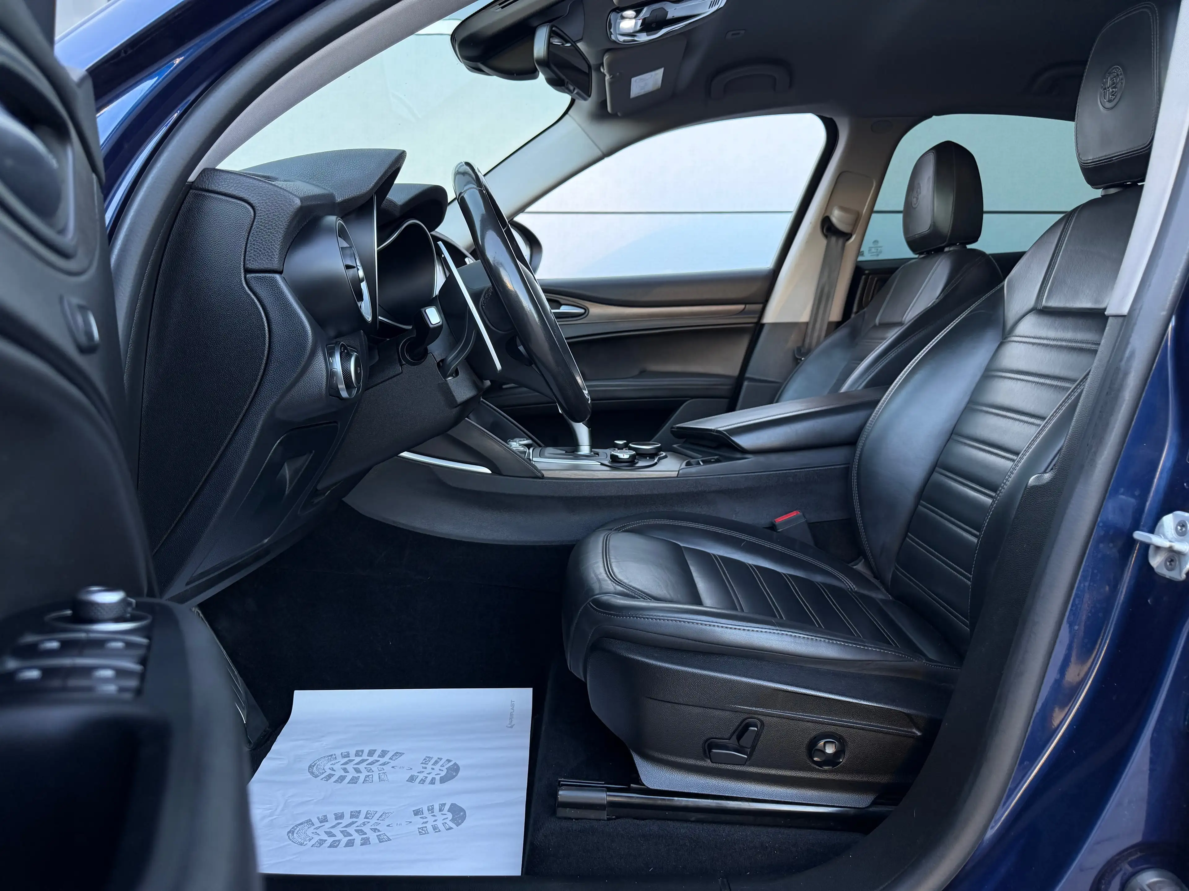 Alfa Romeo Stelvio First Edition Q4 / 2. Hand / Gepflegt / 8 Fach / AHK — photo 9