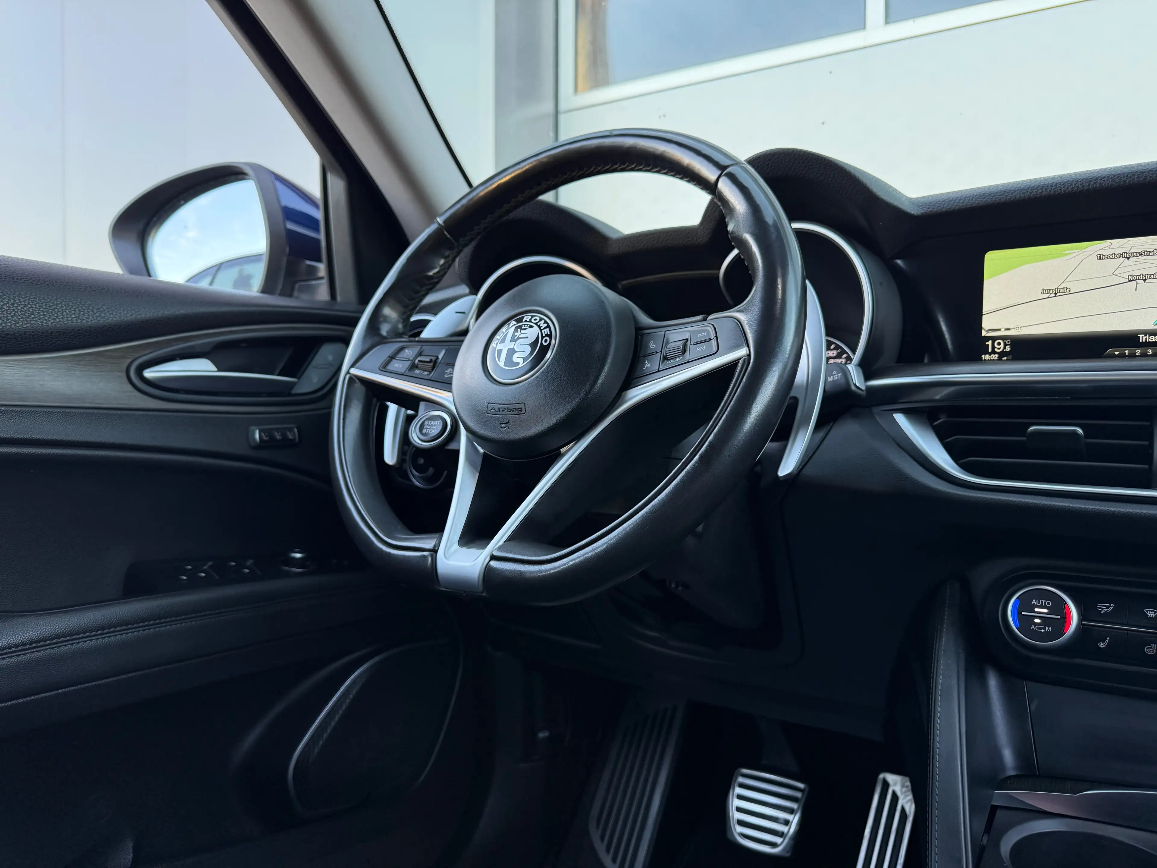 Alfa Romeo Stelvio First Edition Q4 / 2. Hand / Gepflegt / 8 Fach / AHK — photo 11