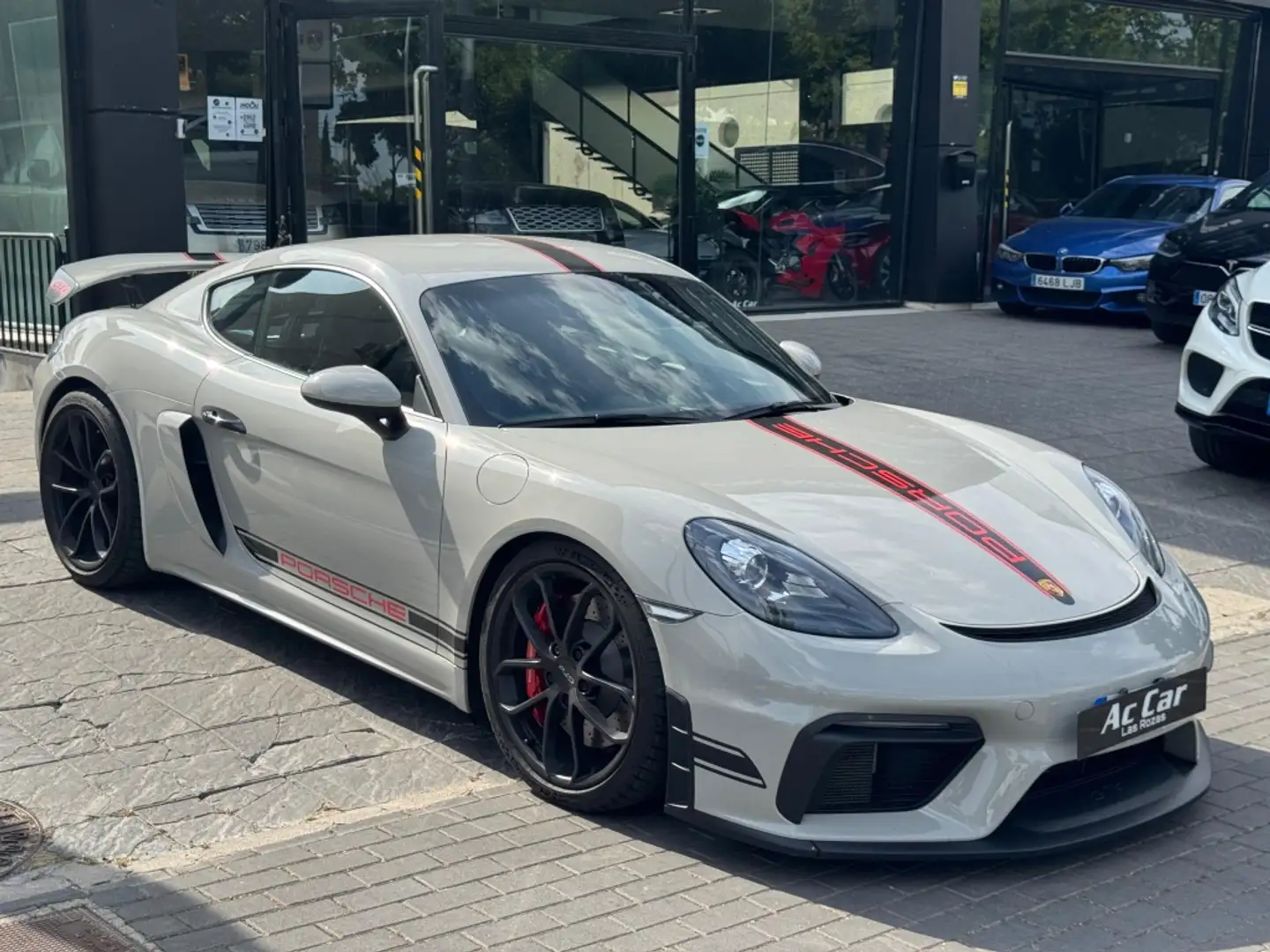 Porsche Cayman GT4 - 2