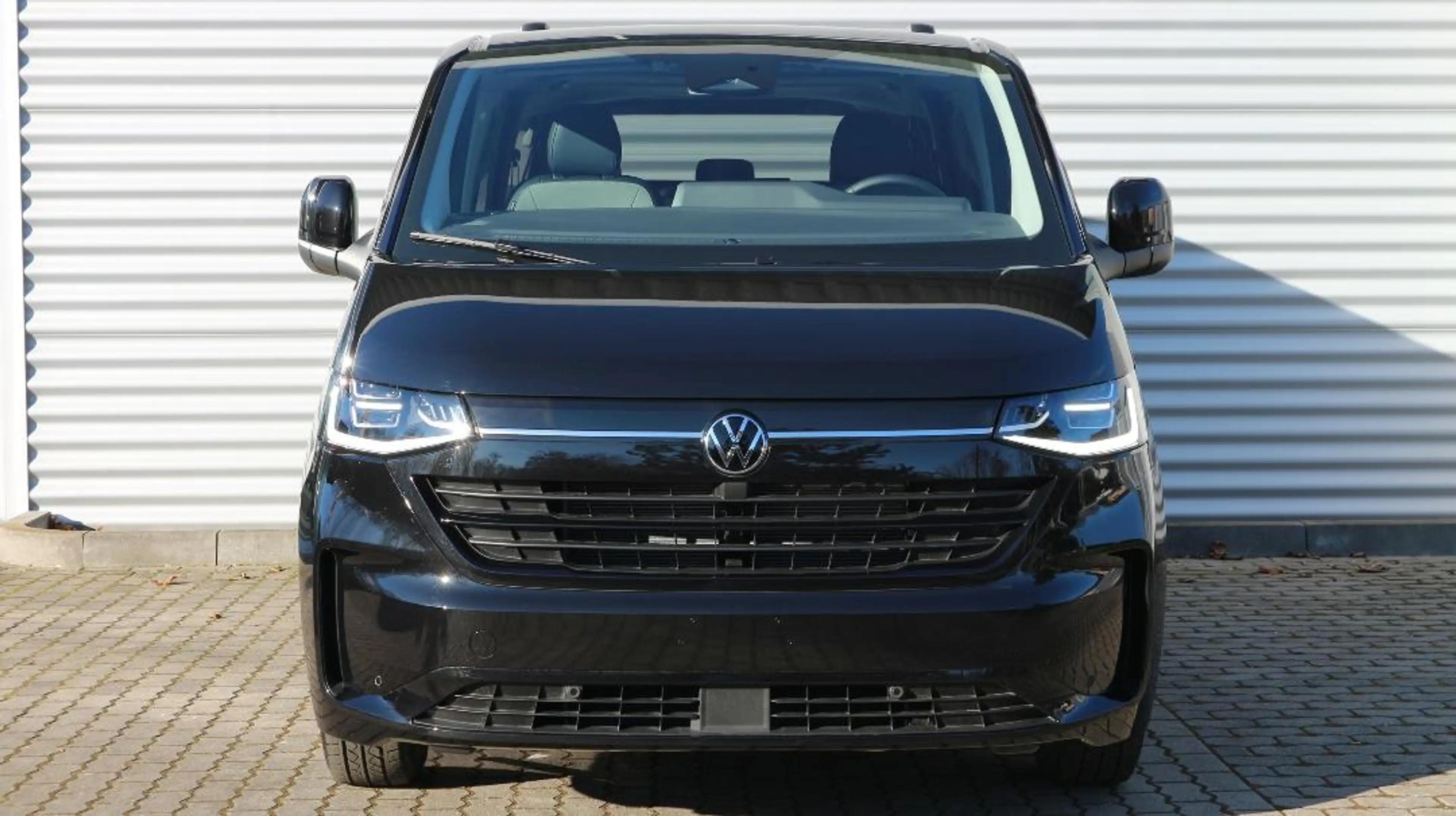 Volkswagen T7 Caravelle Style — photo 2