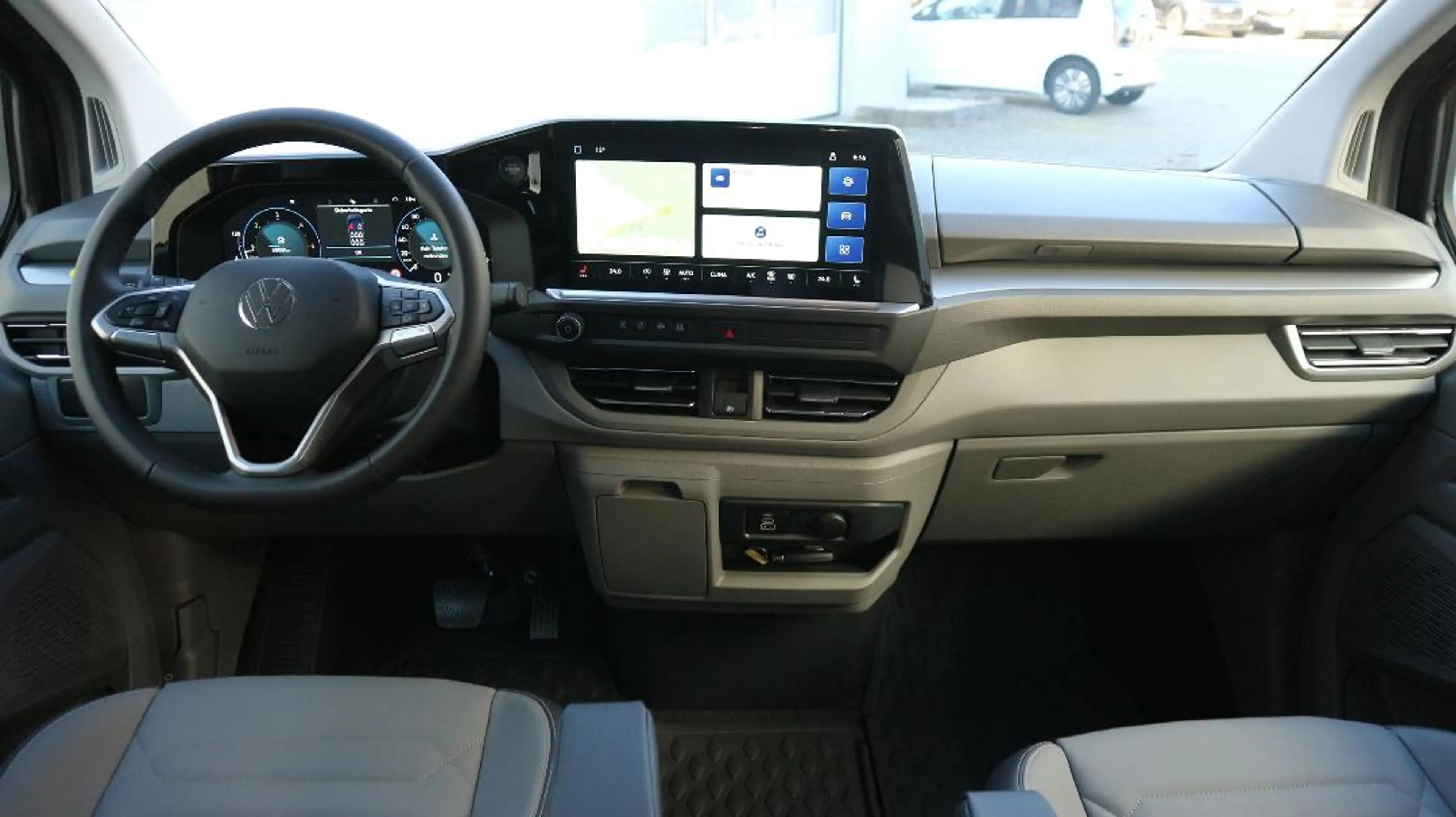 Volkswagen T7 Caravelle Style — photo 9