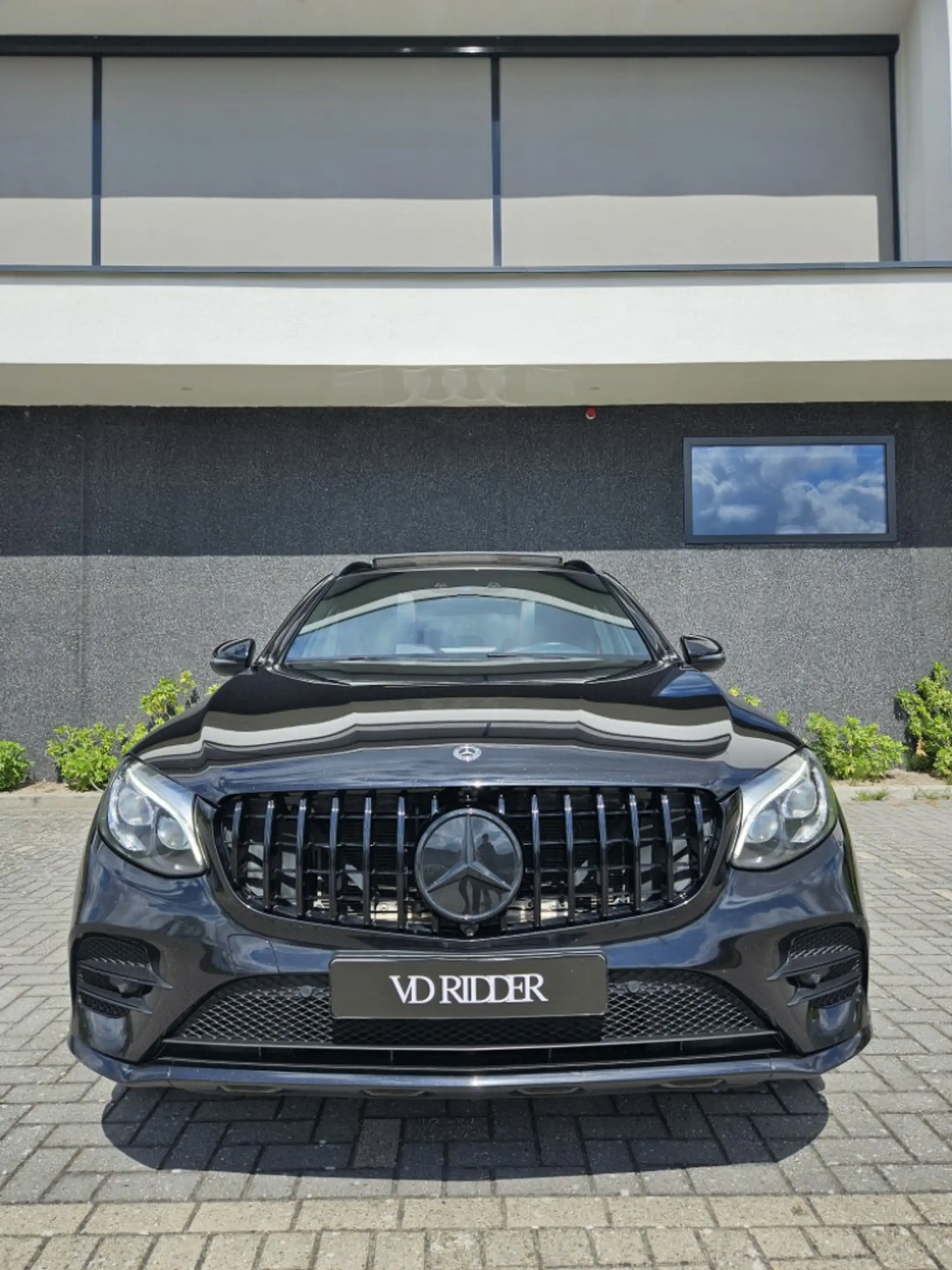 Mercedes-Benz GLC 43 AMG 4MATIC HUD PANORAMADAK — photo 2