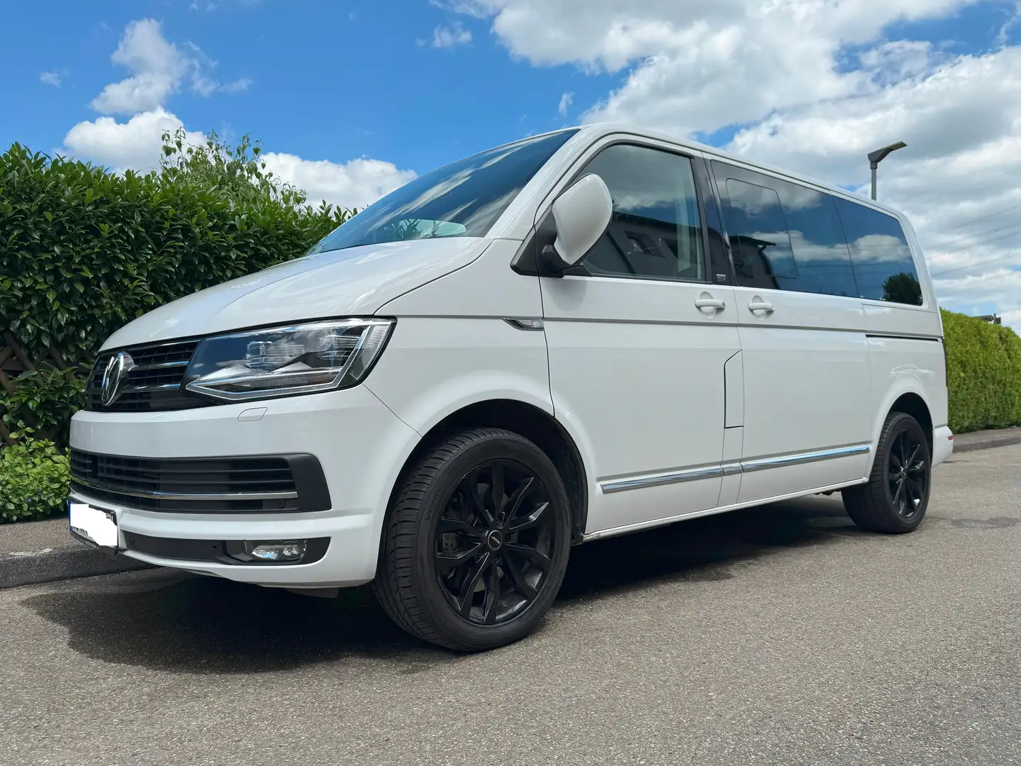 Volkswagen T6 Multivan T6 TDI 4MOTION Generation Six DSG, DCC, DVD, AHK Weiß - 1