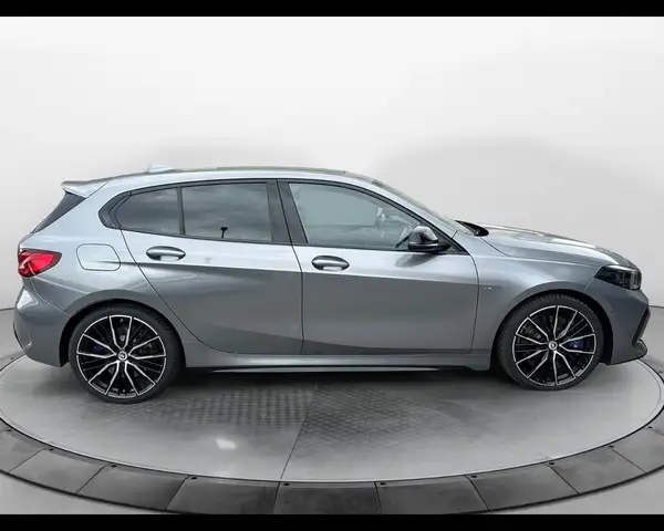 BMW 1 Series view 5