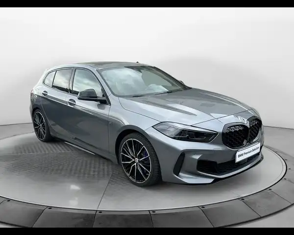 BMW 1 Series view 4