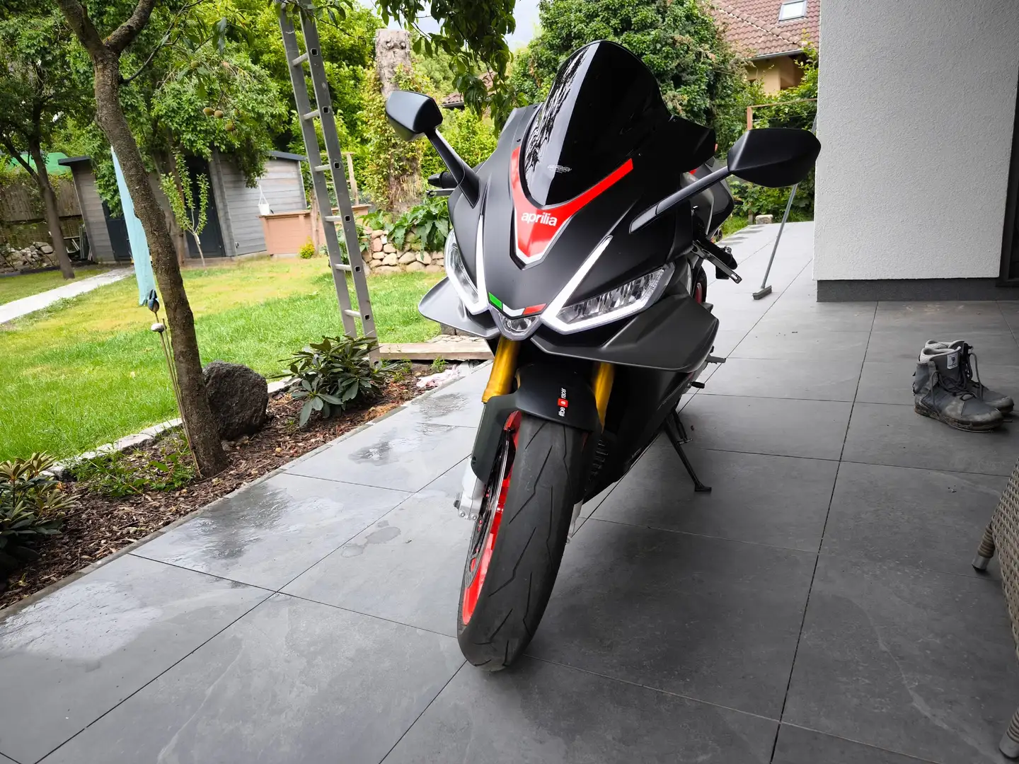 Aprilia RSV4 1100 Zilver - 1