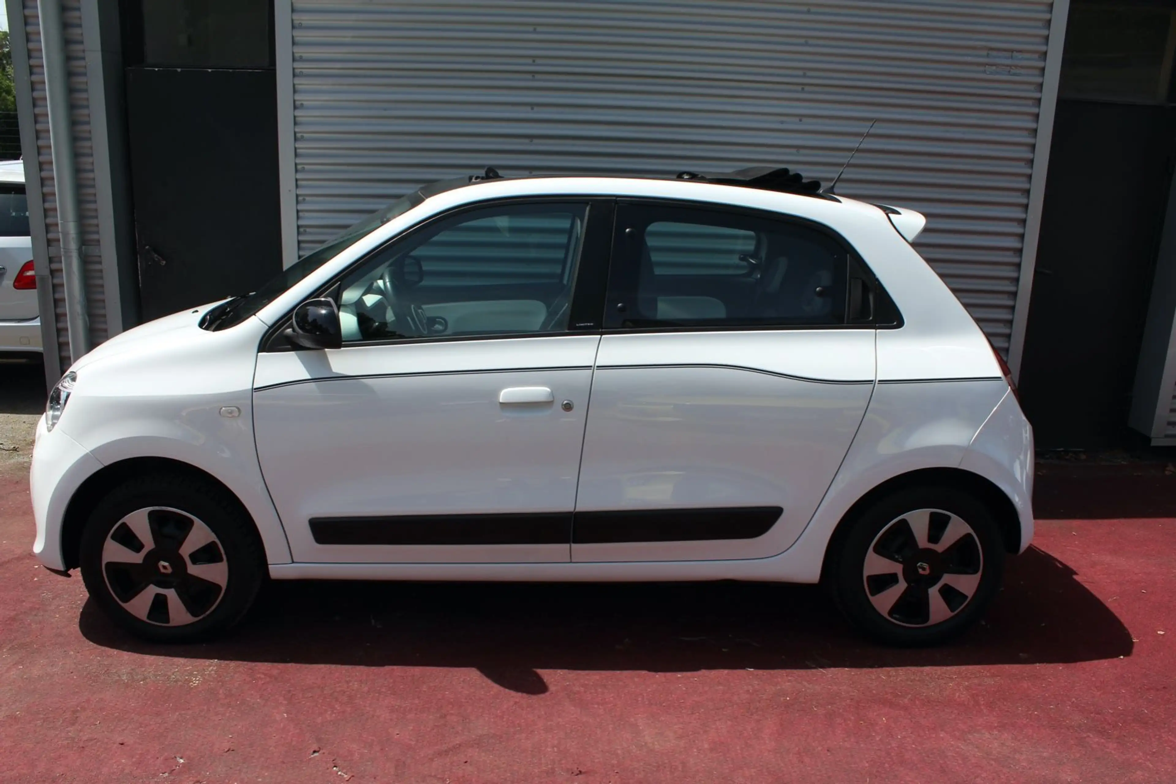Renault Twingo TWINGO LIMITED FALTDACH KLIMA LOOK PAKET 2Hd — photo 2