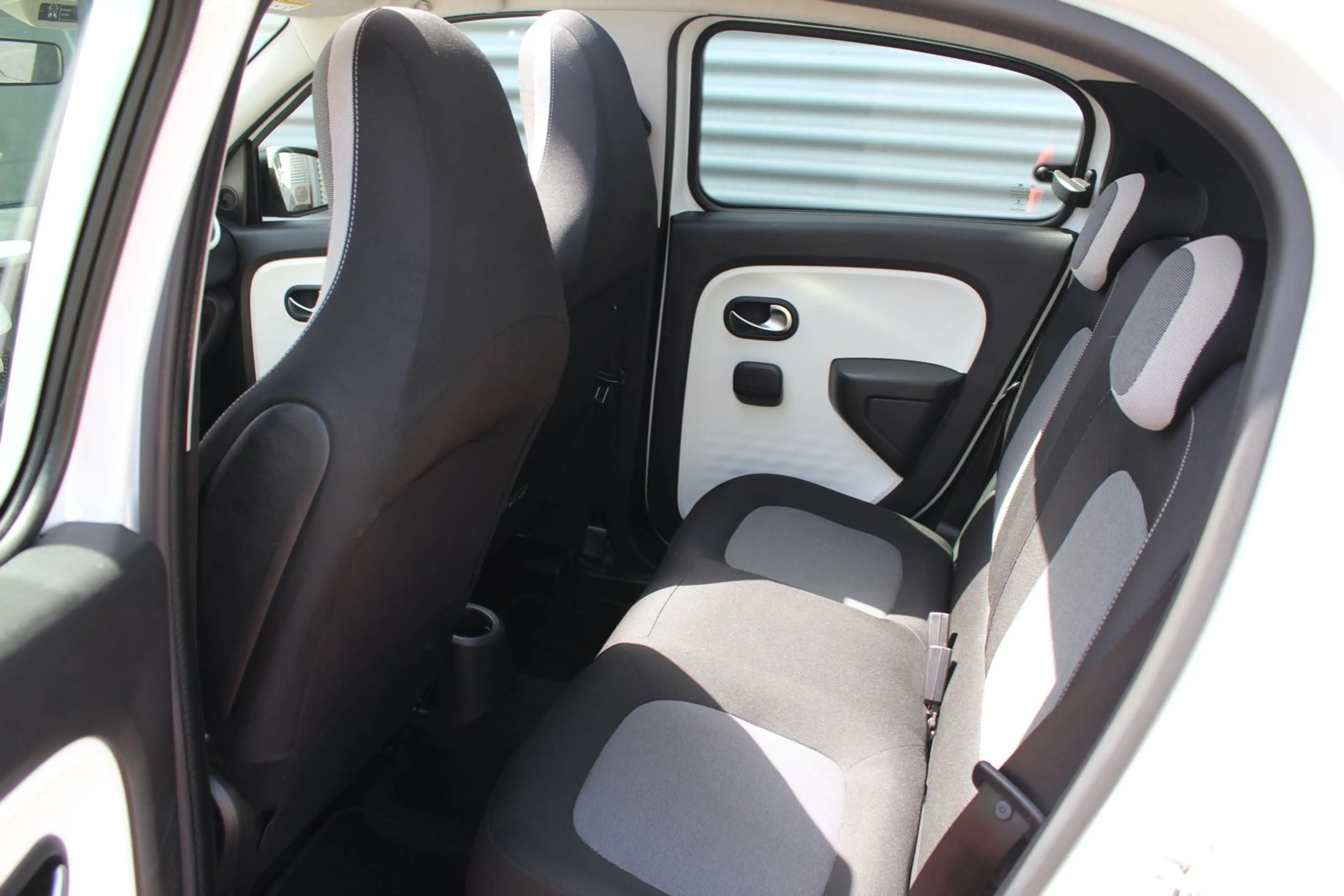 Renault Twingo TWINGO LIMITED FALTDACH KLIMA LOOK PAKET 2Hd — photo 7