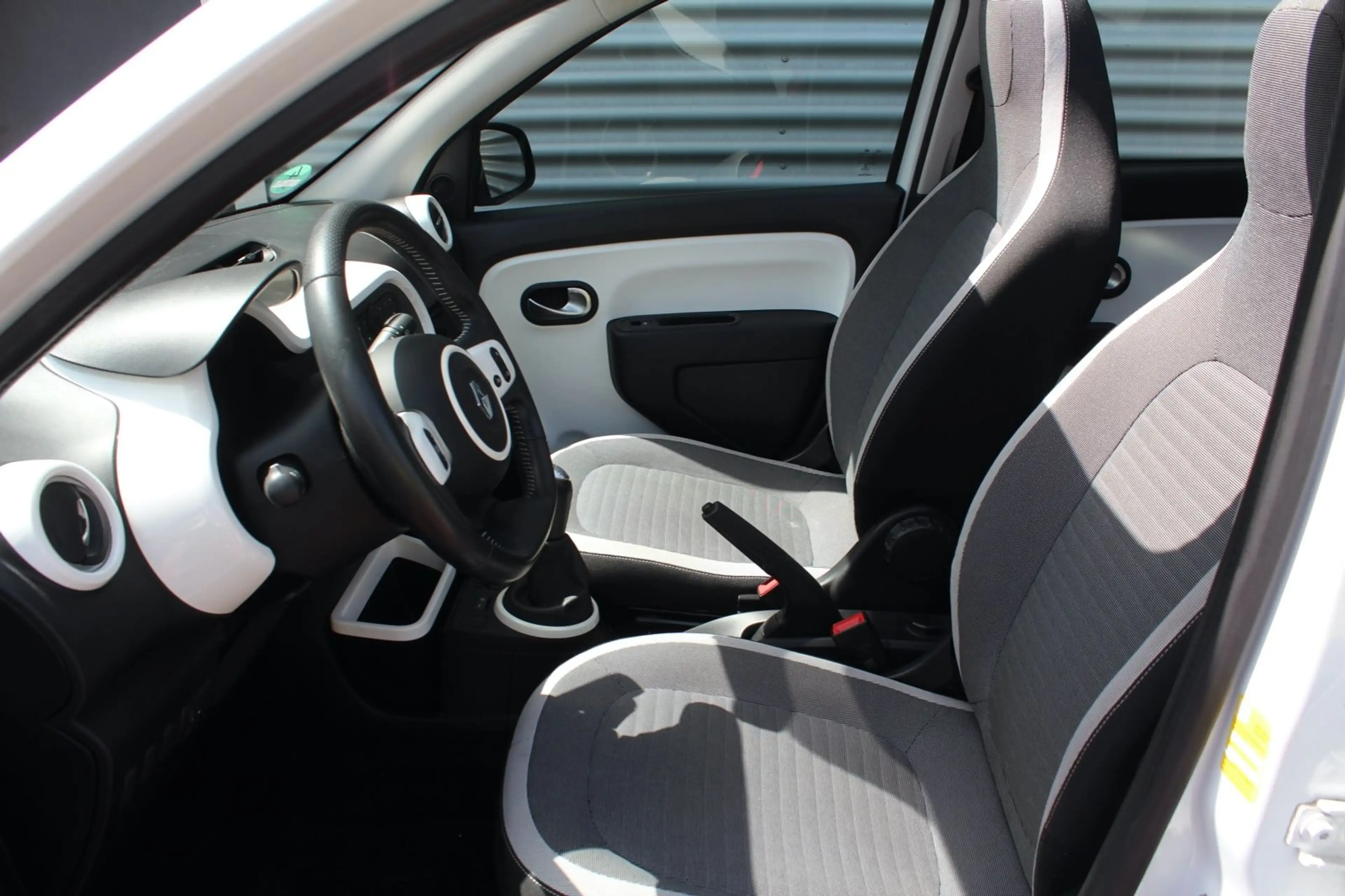 Renault Twingo TWINGO LIMITED FALTDACH KLIMA LOOK PAKET 2Hd — photo 5
