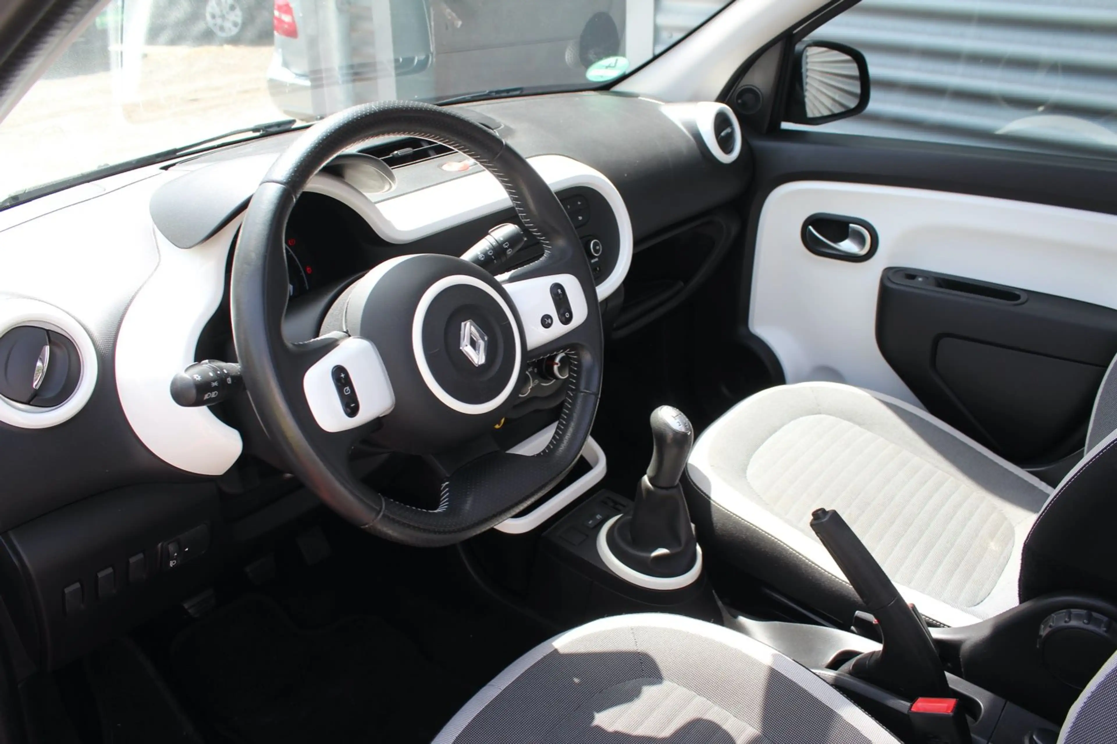 Renault Twingo TWINGO LIMITED FALTDACH KLIMA LOOK PAKET 2Hd — photo 4