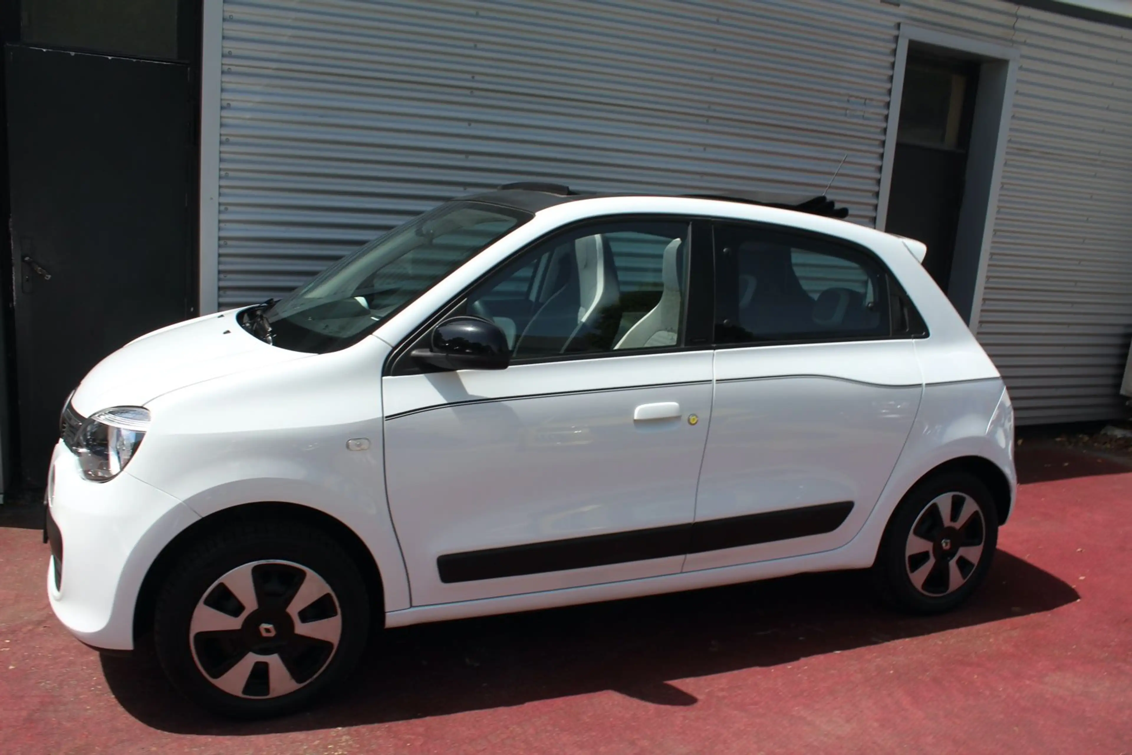 Renault Twingo TWINGO LIMITED FALTDACH KLIMA LOOK PAKET 2Hd — photo 9
