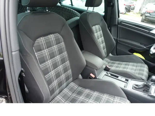 Volkswagen Golf view 11