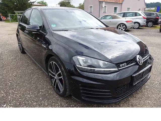 Volkswagen Golf view 3