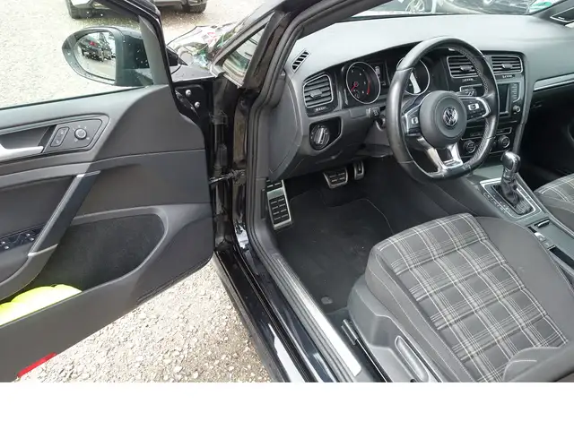 Volkswagen Golf view 9