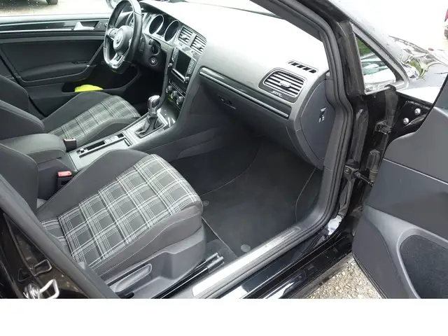 Volkswagen Golf view 10