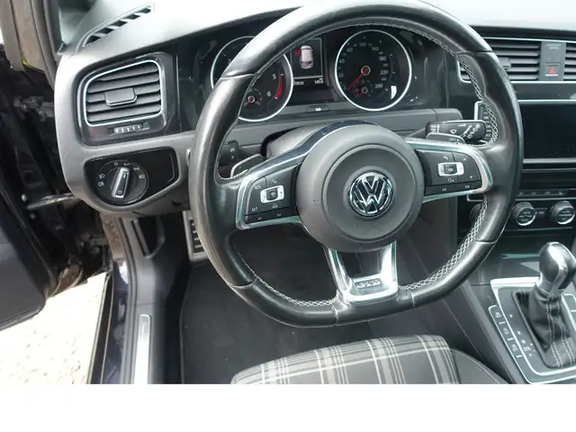 Volkswagen Golf view 12