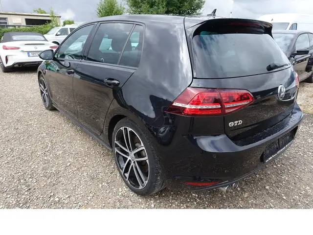 Volkswagen Golf view 6