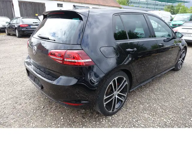 Volkswagen Golf view 4