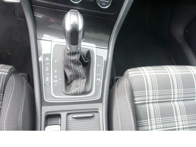 Volkswagen Golf view 15