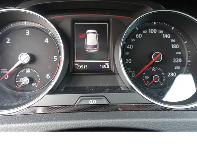 Volkswagen Golf view 13