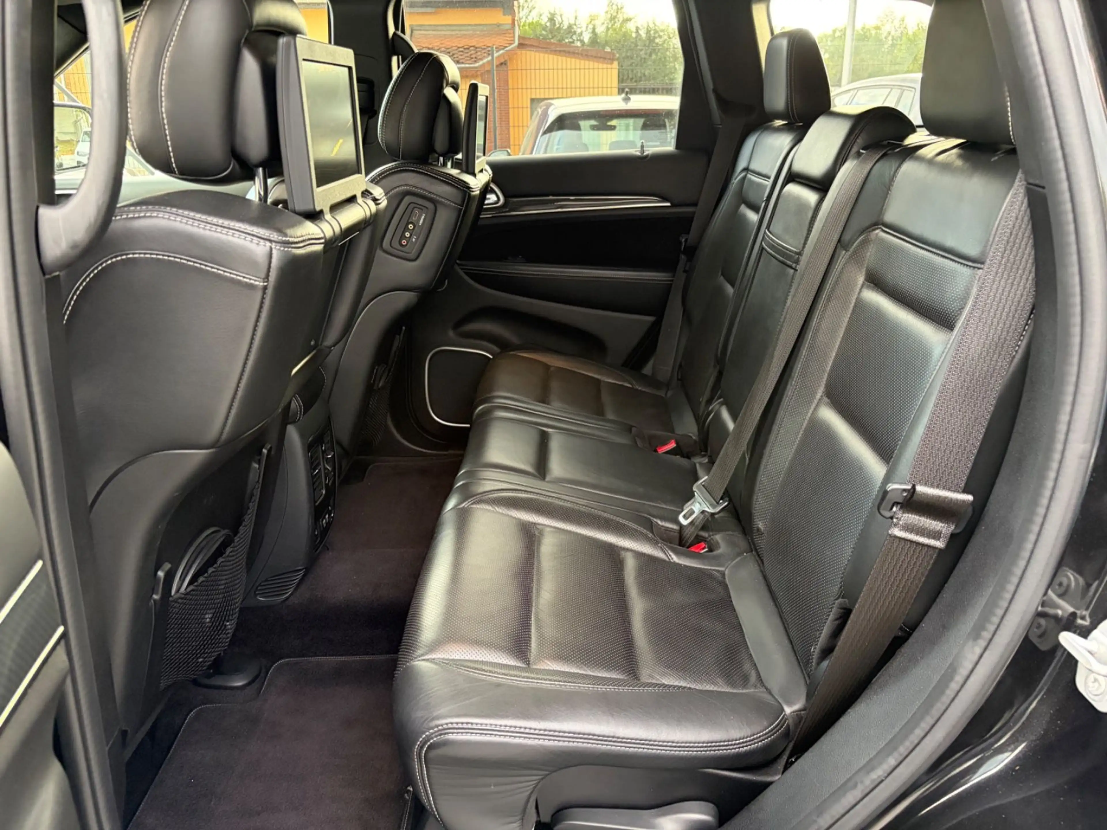 Jeep Grand Cherokee 6.4 V8 HEMI SRT — photo 12