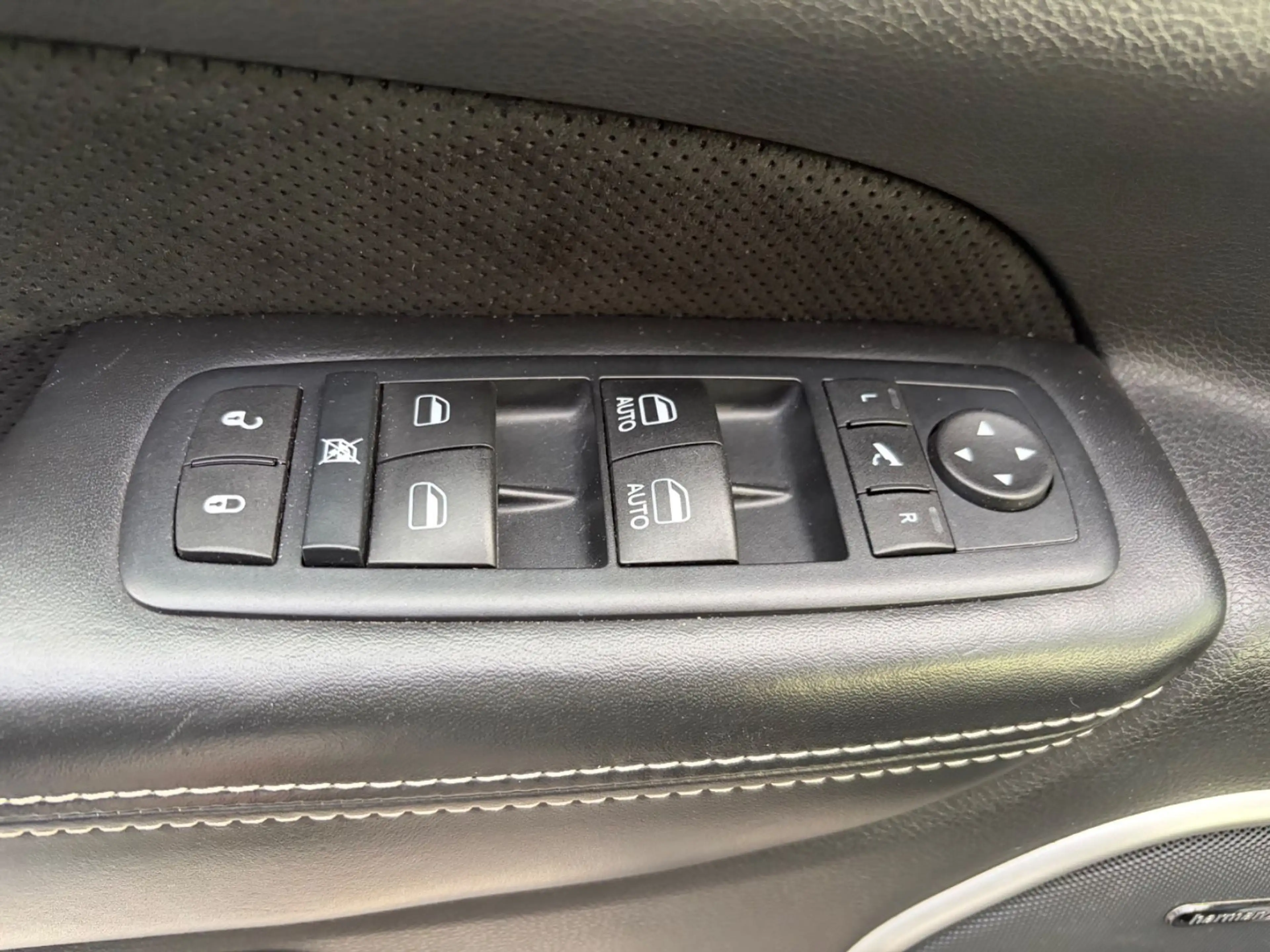 Jeep Grand Cherokee 6.4 V8 HEMI SRT — photo 13