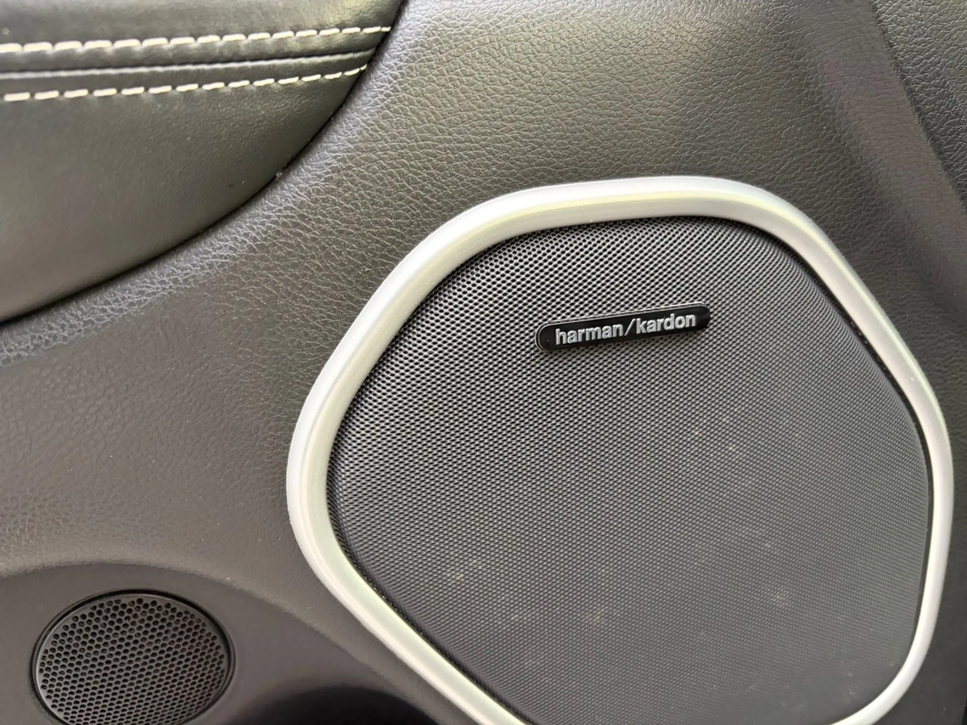 Jeep Grand Cherokee 6.4 V8 HEMI SRT — photo 15