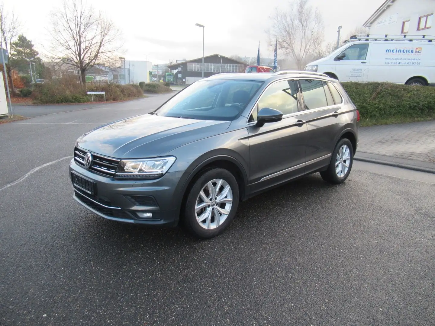 Volkswagen Tiguan Highline 4M*schwenkbAHK*ACC*LED Gris - 1