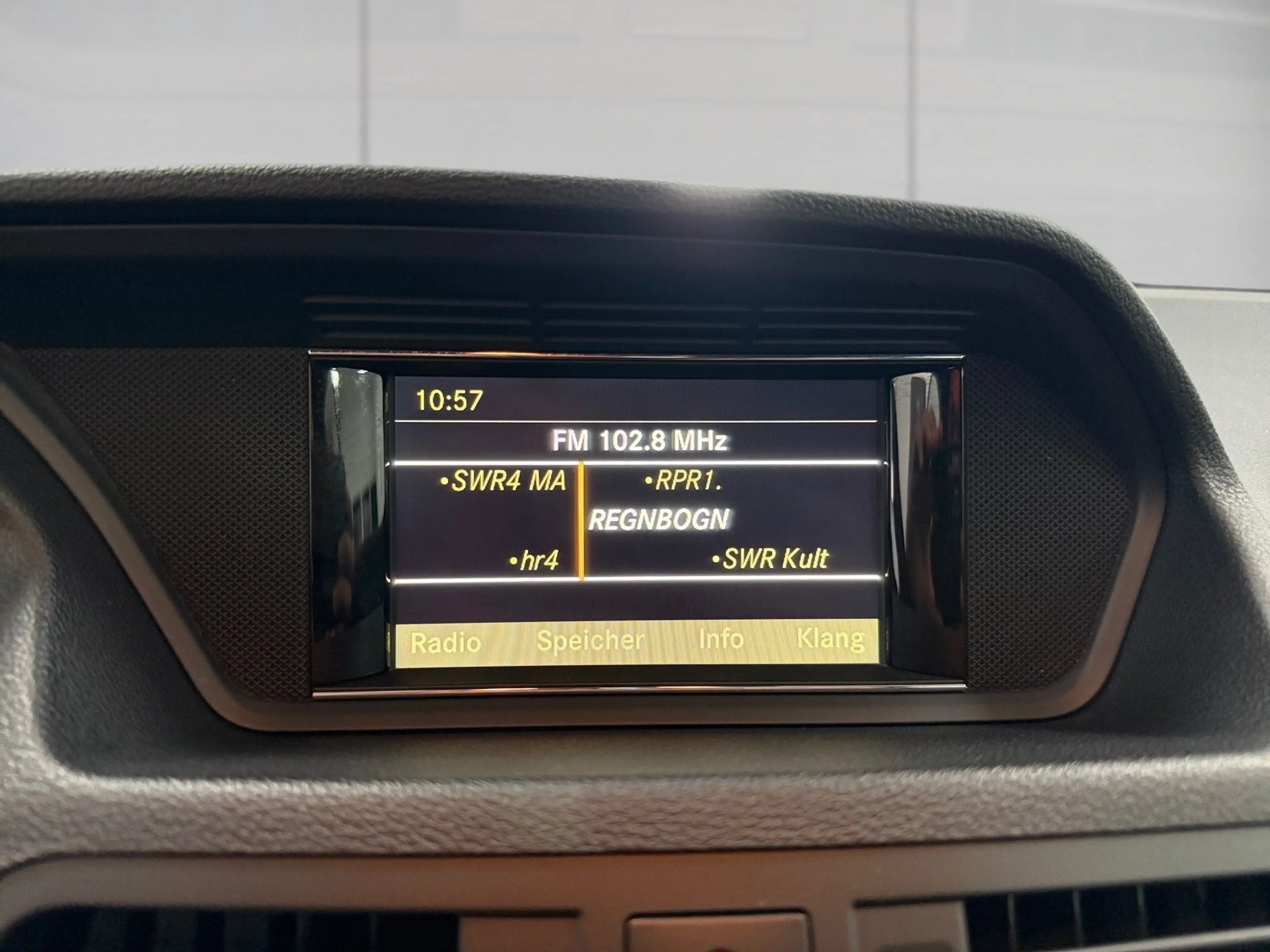 Mercedes-Benz E 350 CDI Avantgarde — photo 19