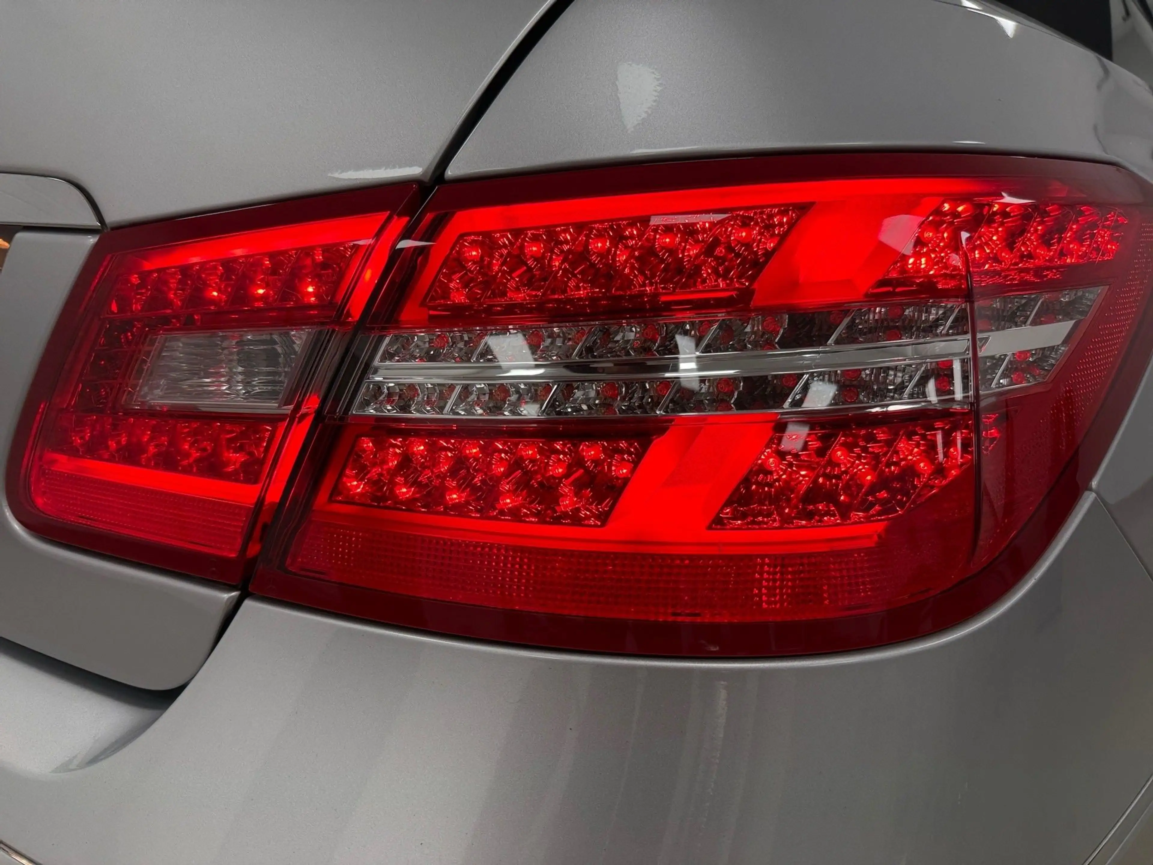 Mercedes-Benz E 350 CDI Avantgarde — photo 23