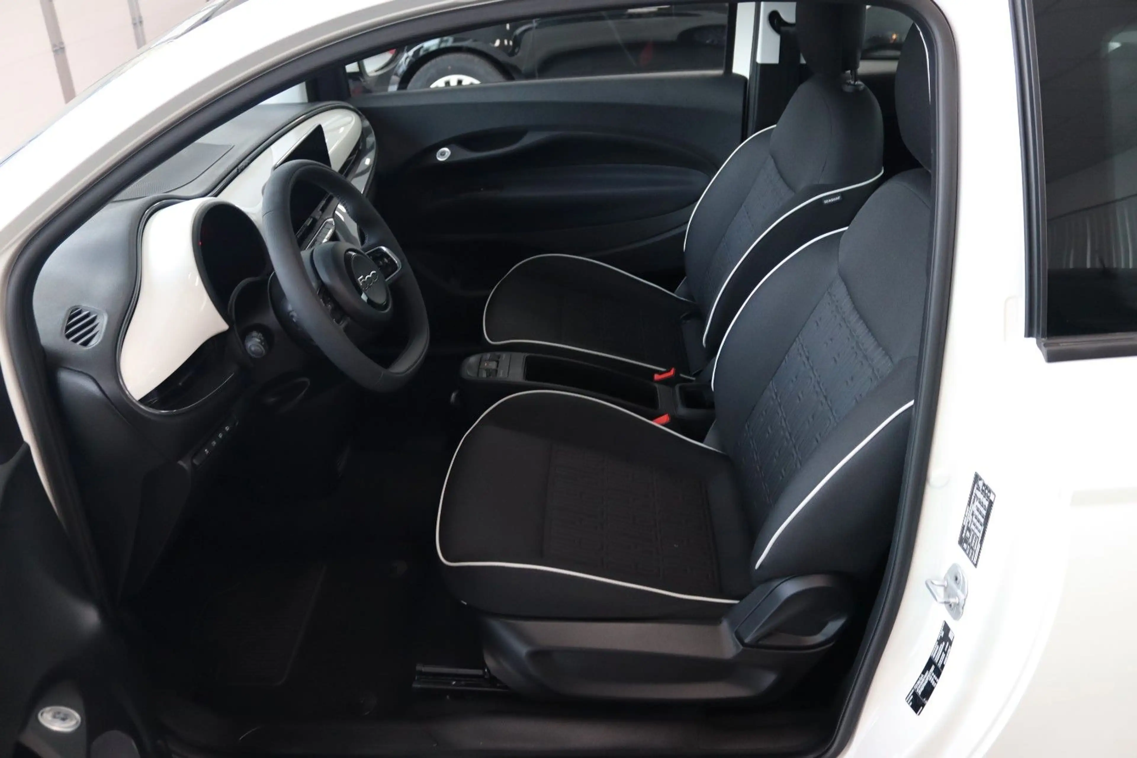 Fiat 500e Basis * 1.HAND + 27TKM + GARANTIE * — photo 7