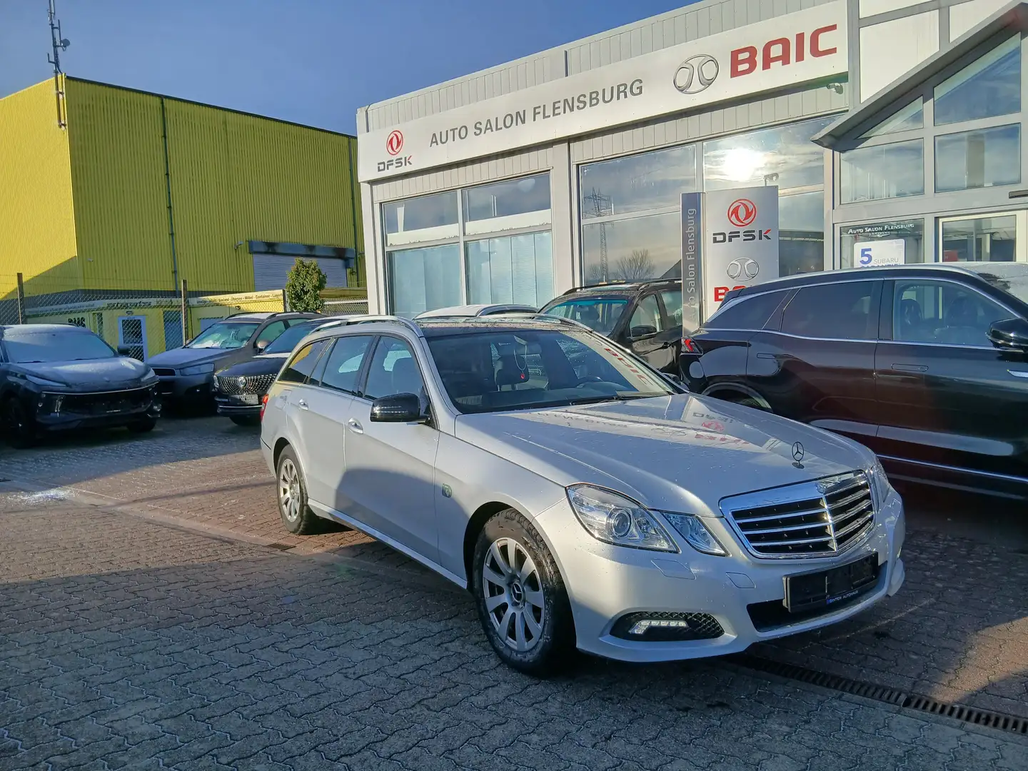 Mercedes-Benz E 200 E 200 CGI BlueEfficiency* wenig Kilometer*Navi uvm Grau - 1