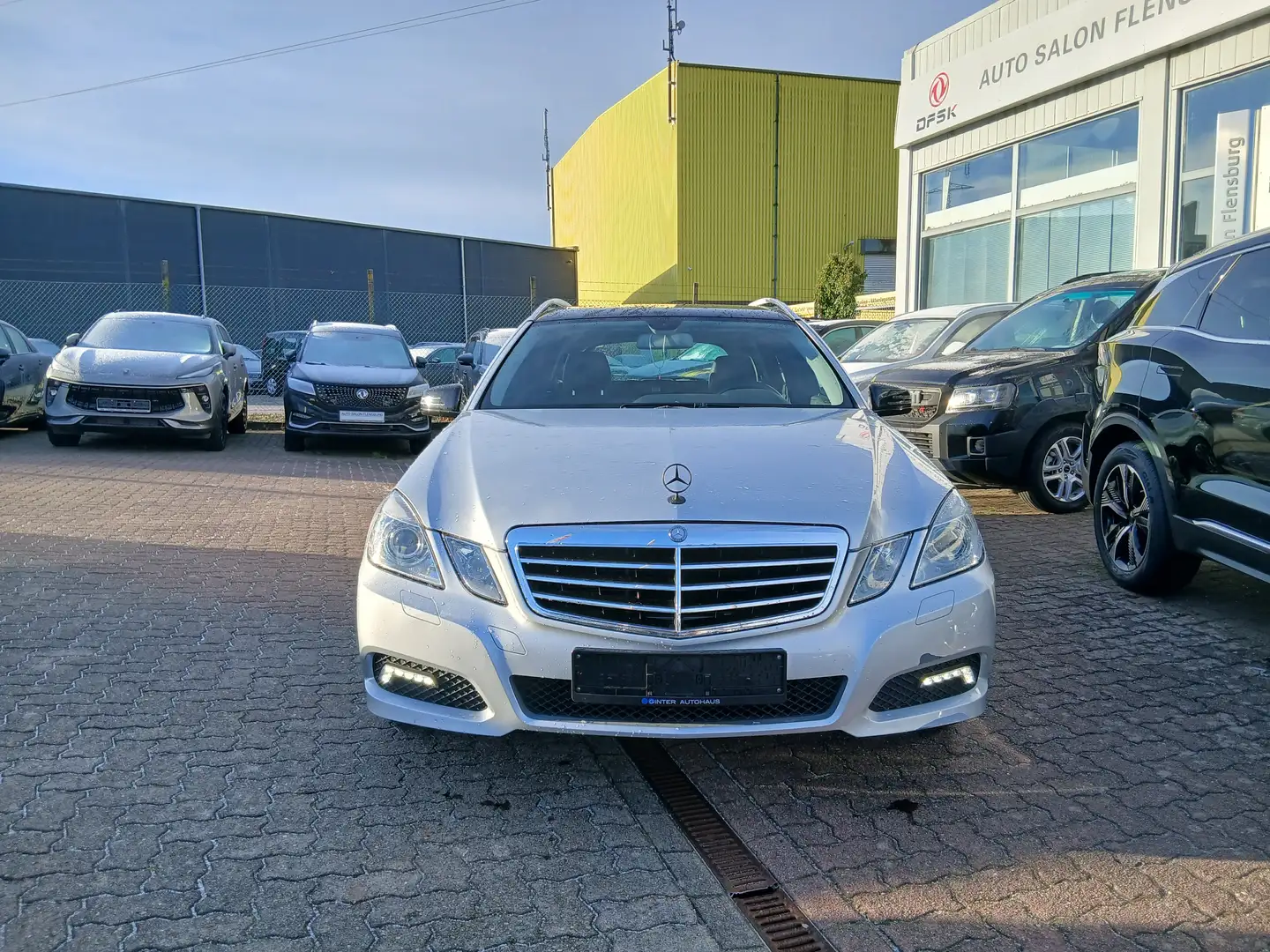 Mercedes-Benz E 200 E 200 CGI BlueEfficiency* wenig Kilometer*Navi uvm Grau - 2
