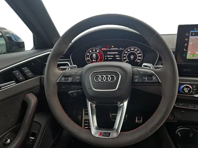 Audi RS4 Avant view 13