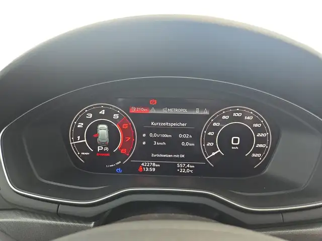 Audi RS4 Avant view 9