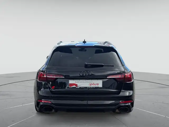 Audi RS4 Avant view 7