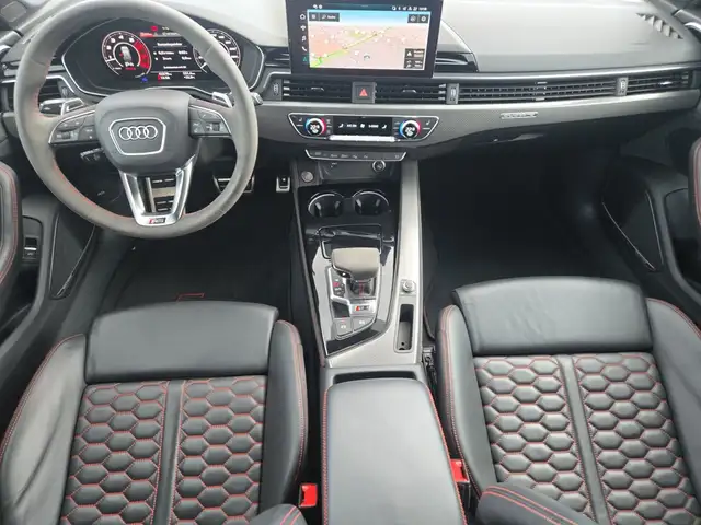 Audi RS4 Avant view 8