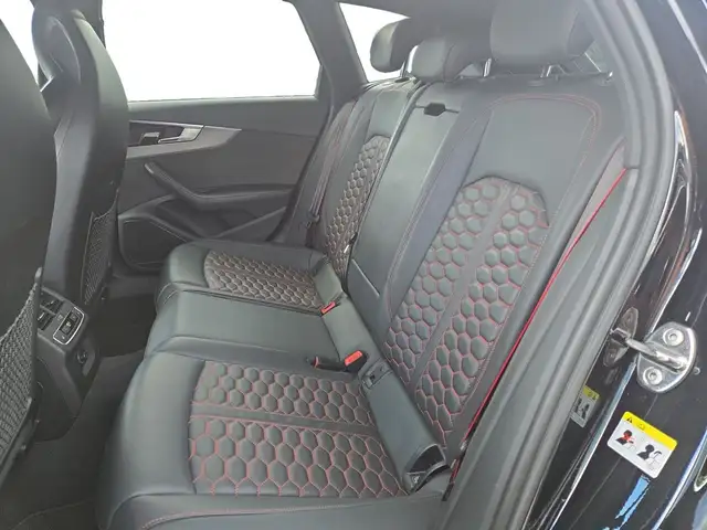Audi RS4 Avant view 10