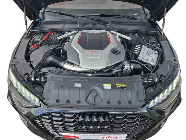 Audi RS4 Avant view 12