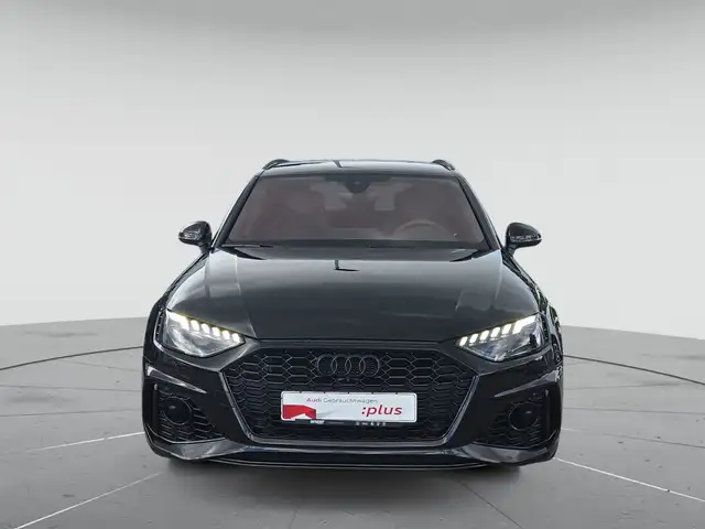 Audi RS4 Avant view 2
