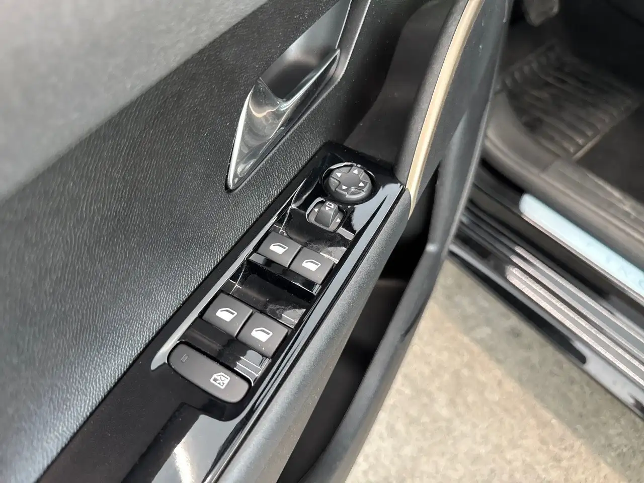 Lancia Ypsilon 2025 — фото 13