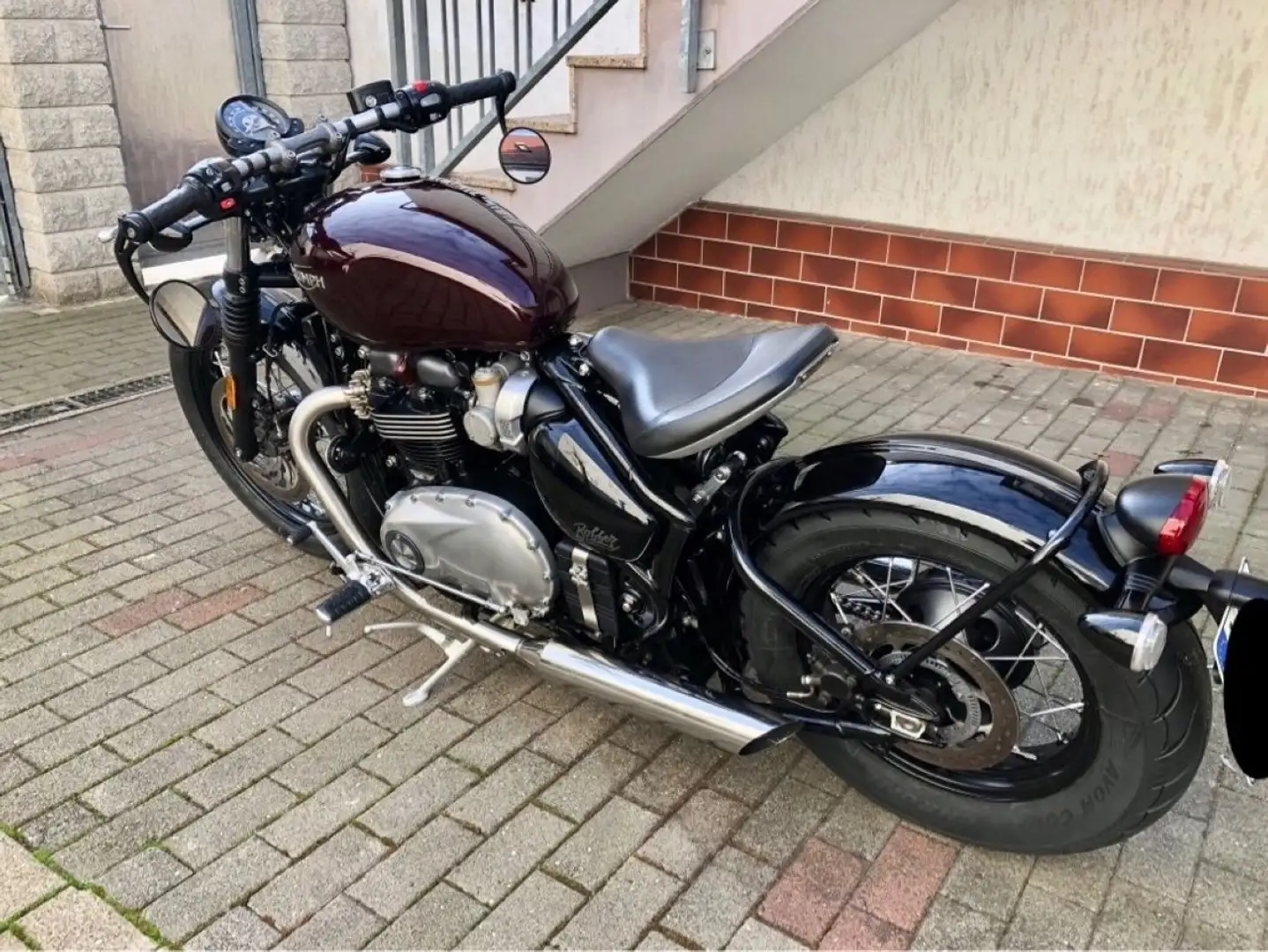 Triumph Bonneville Bobber Roşu - 2