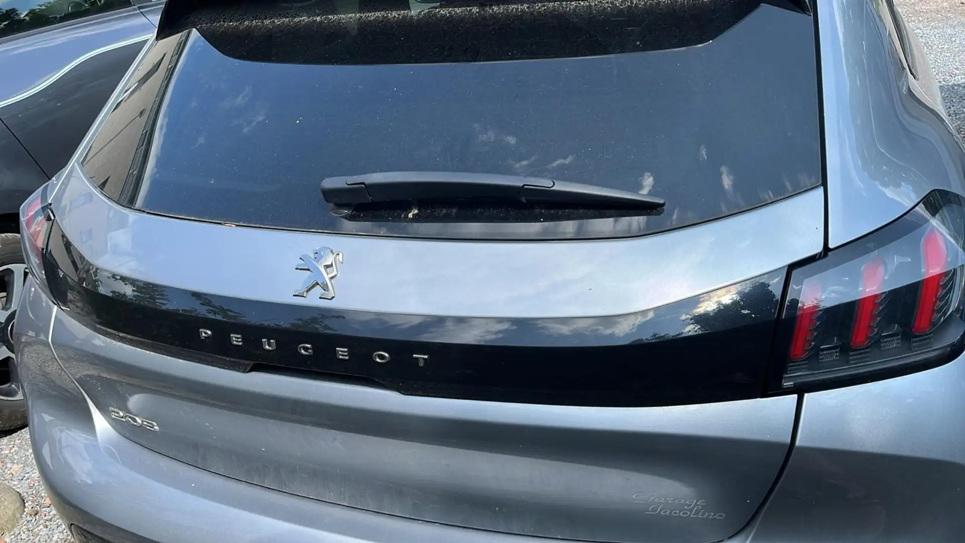 Peugeot 208 208 1.2i PureTech Allure Pack Gris - 1