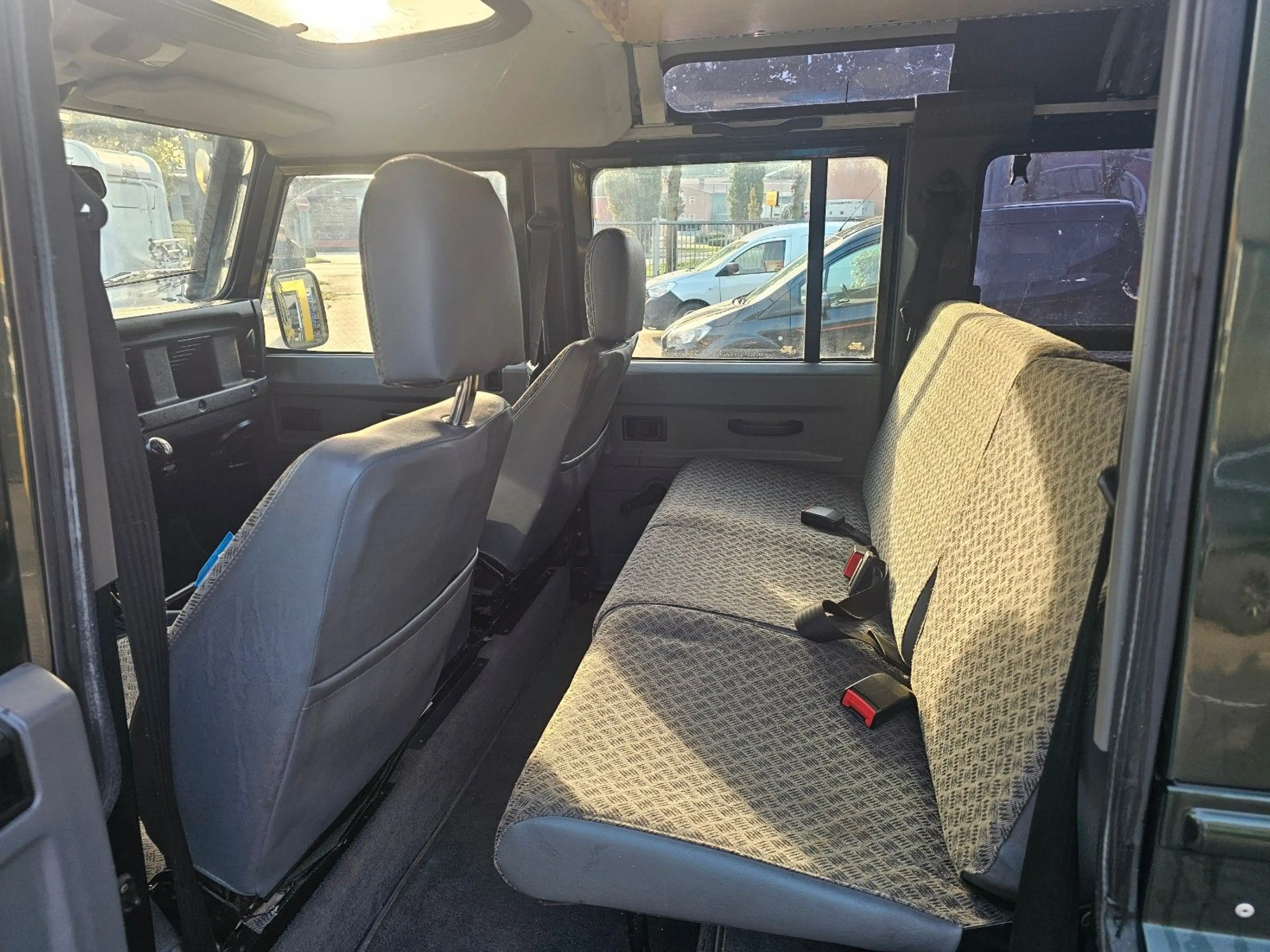 Land Rover Defender 110 Td5 Station Wagon S — photo 19