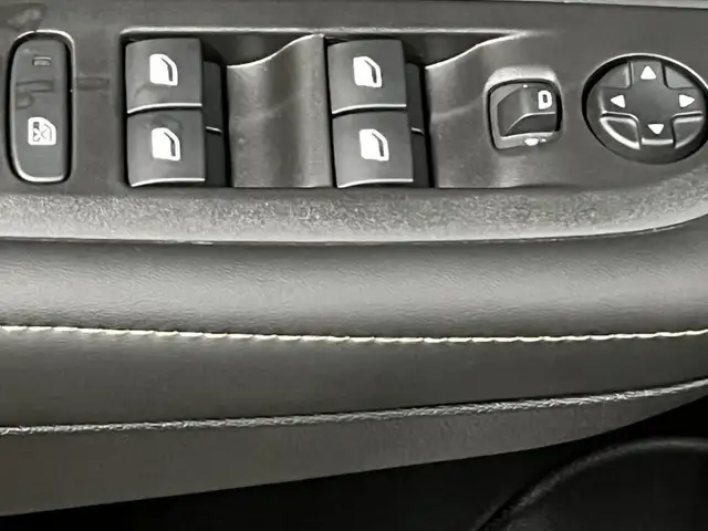 Peugeot 208 view 18